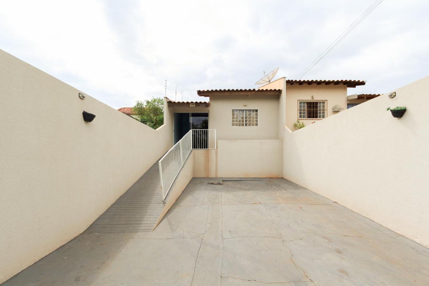 Casa Com Wi-fi, Jacuzzi, Garagem E Petfriendly Londrina